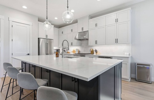 Garden Home-Whitford House | Spacious Modern High End 4BR Near Portland, Large Yard For Groups
