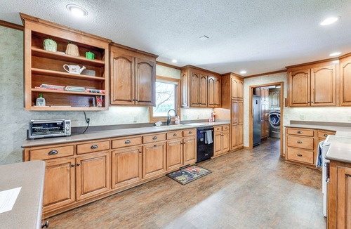 Southmont Cottage | Spacious Mount Pleasant Home w/Grill & Yard!