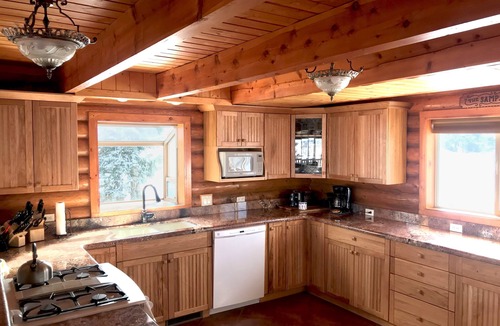 Brian Head Cabin | Spacious Mountain Cabin with Magnificent Views & Hot tub