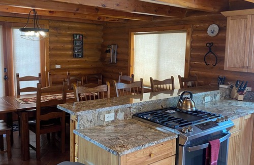Brian Head Cabin | Spacious Mountain Cabin with Magnificent Views & Hot tub