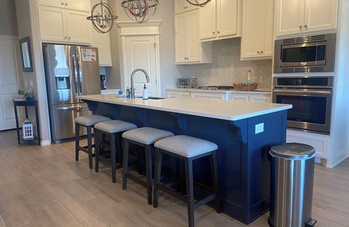 Norman House | Spacious new 4-bedroom house with jetted tub, large backyard and outdoor TV