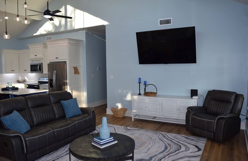 Long Beach House | Spacious NEW 5-bedroom house in Long Beach steps from white sandy beach