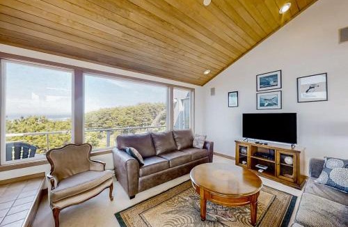 South Beach House | Spacious oceanfront home with free WiFi and wrap-around deck