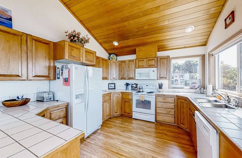 South Beach House | Spacious oceanfront home with free WiFi, and wrap-around deck