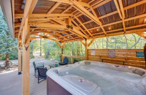 Packwood House | Spacious Packwood Cabin w/Hot Tub - Near River