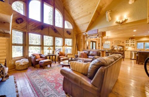Packwood House | Spacious Packwood Cabin w/Hot Tub - Near River