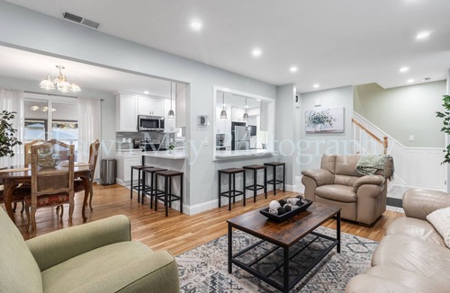 Wheatley Heights House | Spacious Renovated 5BR Home - Sleeps 12, Near Beaches, NYC & Huntington Village