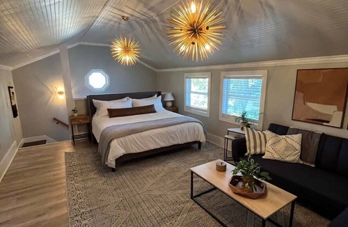 Freetown - Port Rico House | Spacious Retreat for Large Groups