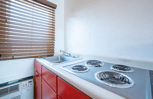 Madras Apartment | Spacious Room w/Private Bathroom Perfect for Adventurers Near Parks