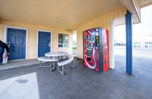 Madras Apartment | Spacious Room w/Private Bathroom Perfect for Adventurers Near Parks