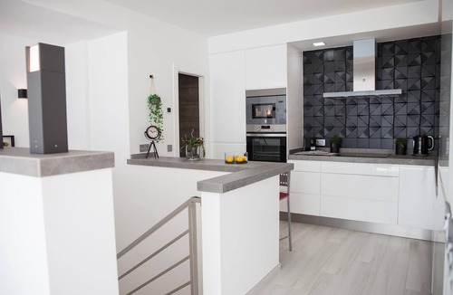 Torremolinos House | Spacious Sea View Penthouse with Sea View, Wi-Fi & Terrace