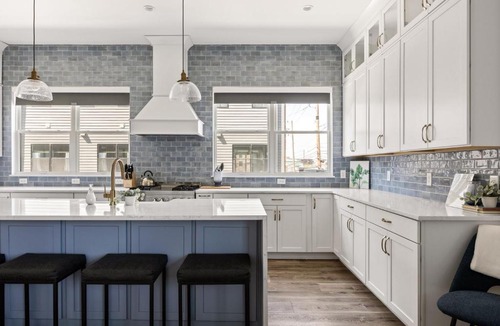 Lockerbie Square House | Spacious SoHo-Style Townhouse-Family Friendly