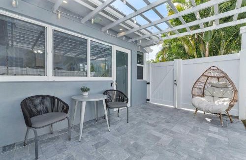 Coral Heights House | Spacious Studio in the Heart of FTL Hot Tub