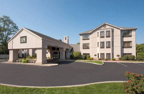 South Bend Hotel | Spacious Suite w/Free Breakfast – Great for Families