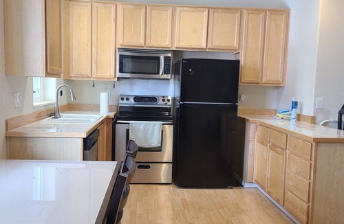 Beaverton House | Spacious Townhouse in the Amberglen Area Hillsboro