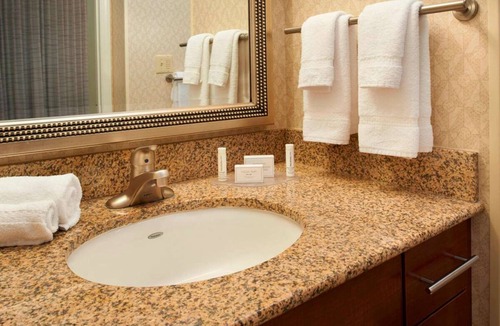 Warren Hotel | Spacious Unit Near Detroit Attractions, Full Kitchen w/Free Breakfast!
