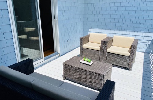 The Heights House | Spacious house next to the beach, Ferry and Eateries.