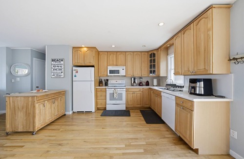 Seaview House | Spectacular Bayfront 4BR | Pet-friendly