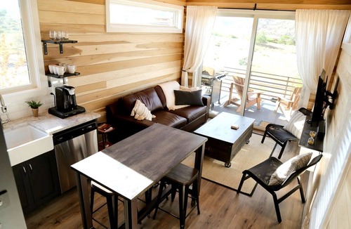Escalante Cabin | Spectacular Secluded Tiny House with Stunning Desert Views in Escalante, Utah