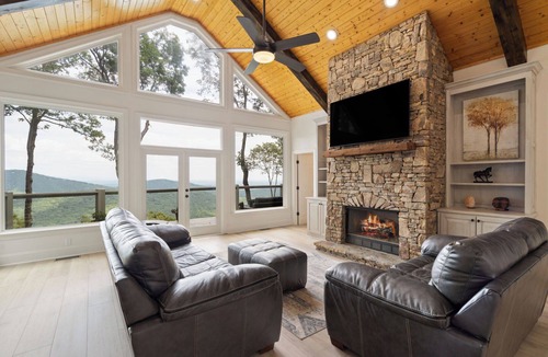 Big Canoe House | Spectacular Spacious Big Canoe Mountain Retreat with Amazing Views and Hot tub