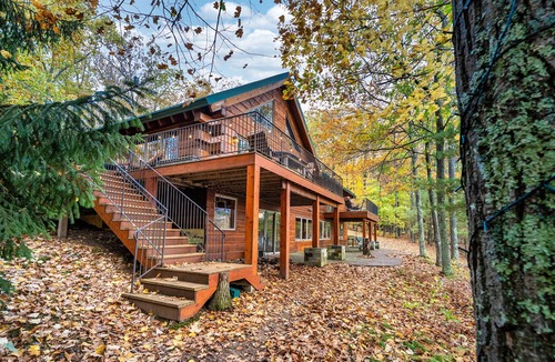 Iron River Cabin | Spiderlake Retreat Log Cabin LakeHouse w/private Pier 4BR 3BA