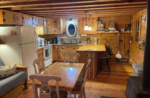 La Pointe Cabin | Spirit Lodge- Log Cabin with Large front porch