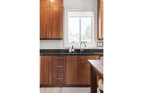 Mississippi District House | Spotless Modern Steps from the Best Shops and Restaurants.