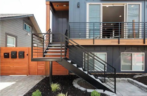 Mississippi District House | Spotless Modern Steps from the Best Shops and Restaurants.