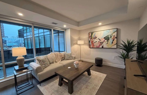 Downtown Halifax Apartment | Spotless, vibrant & modern, 1 BR with 6 appliances