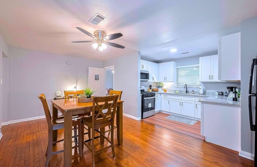 Spring Branch East House | Spring Branch 3BR: Work & BBQ