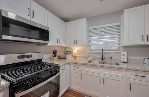Spring Branch East House | Spring Branch 3BR: Work & BBQ
