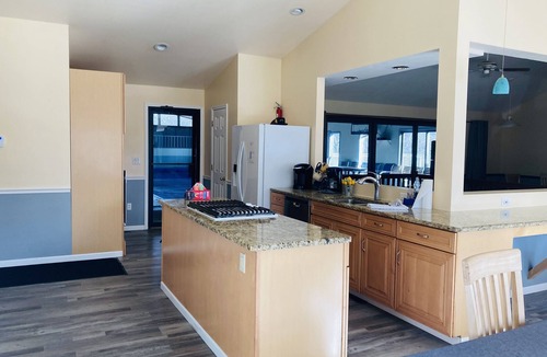 Mishawaka House | Spring Break Retreat w/Pool Near Notre Dame