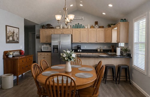 Mammoth Spring House | Spring River Retreat/Walk to River/Fire PIt/Quiet Location