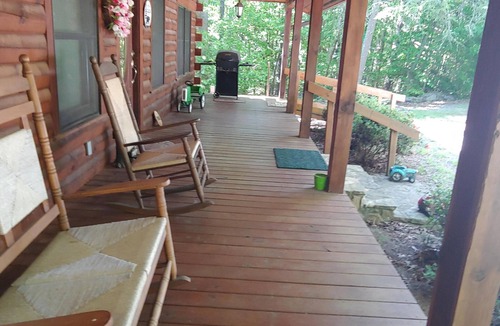 Franklin Cabin | SPRING SALE! LOG CABIN IN THE WOODS! BOOK NOW AND SAVE ON WEEKEND GETAWAY!