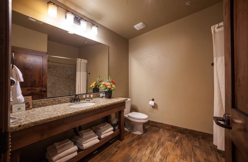 Zion National Park South Entrance Hotel | Springdale Outpost | 1 Unit | 1.4 Miles from Bit & Spur Saloon and Local Dining