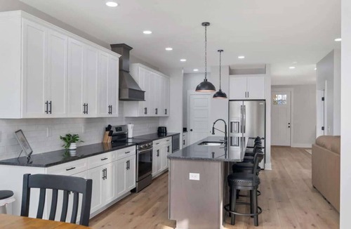 Springfield House | Springfield Haven - Modern Comfort Near Nashville