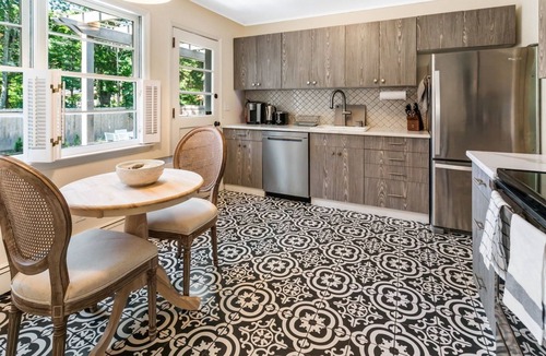 Clearwater Beach House | Springs Charming Capehouse