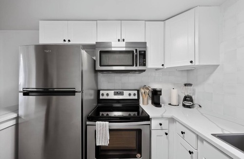 Hilltop Apartment | Stadium District Studio-King Bed-Walk to it all!