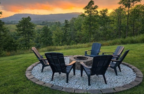 Jasper Cabin | Starfall A-Frame Hot tub + View + Firepit