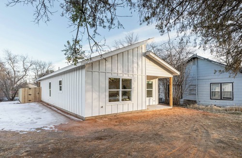 Clyde House | Stargate Summit/3BD+2BA/15 minutes drive to data center