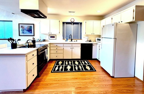 Easton House | Starlight Riverfront Lodge - Directly on the Yakima River with a Hot Tub