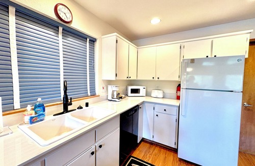 Easton House | Starlight Riverfront Lodge - Directly on the Yakima River with a Hot Tub