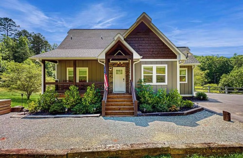 Morganton Cabin | Starry Meadow - Where Mountains Meet the Milky Way