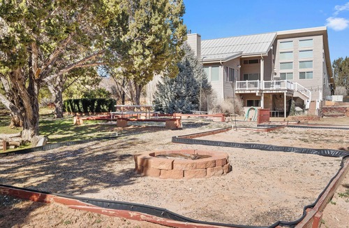 New Harmony House | Starry Nites Ranch Spacious Family Escape