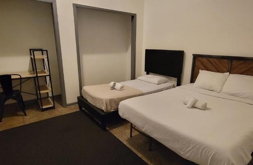 Pulaski Park Hostel | Stay Chicago