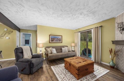 Rockford Apartment | Stay Cozy! Rockford Condo Near Downtown & Dining