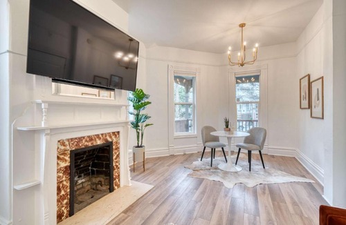 Buckman Neighborhood Apartment | Stay Portland - Historic Queen Anne Vernacular - 95 WalkScore