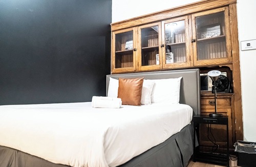 Pulaski Park Hostel | STAY