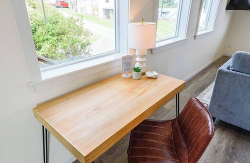 Port Orford Apartment | #StayinMyDistrict Oceanview Studio Loft