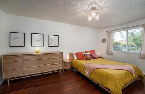 Northwest Vancouver House | #StayinMyDistrict Quiet 2BR Office Pet Friendly